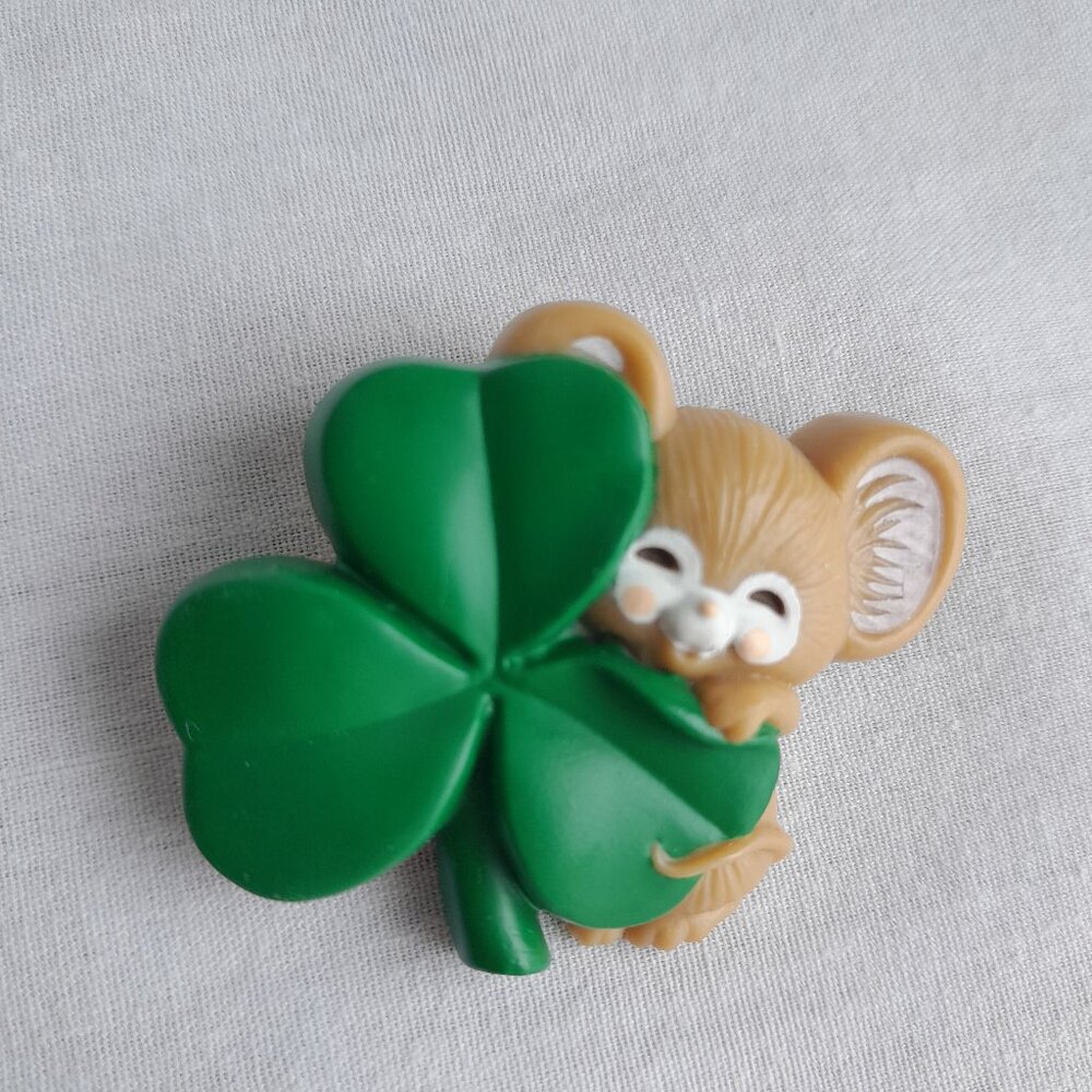 4/$20 sale Hallmark PIN St Patrick Vintage MOUSE with SHAMROCK 1983 Brooch